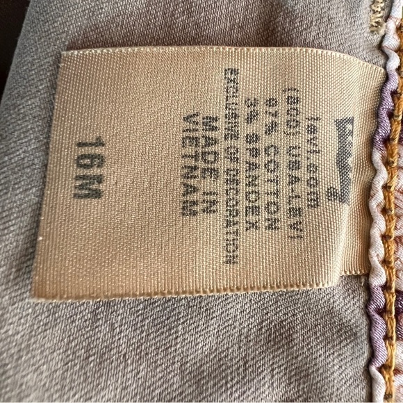 LEVI’S VINTAGE KHAKI FLARE PANTS. White label, no tab. Size 16M. 2 slit pockets - Picture 6 of 9